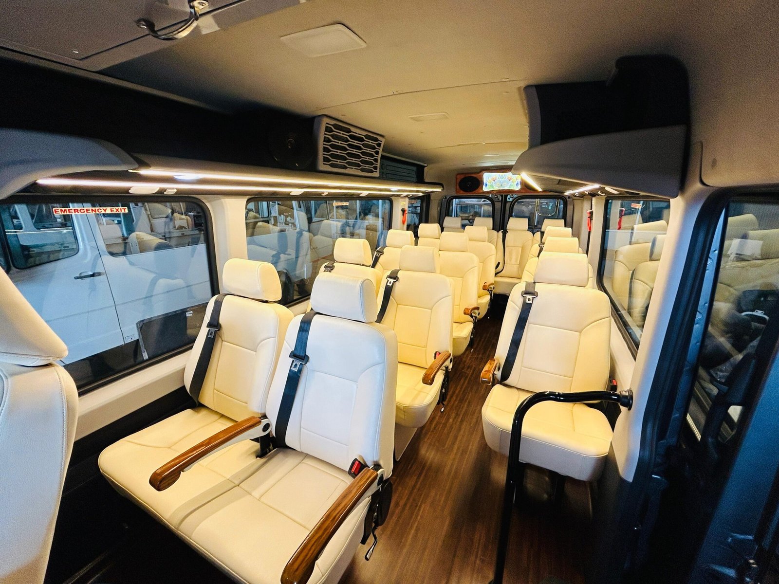 imgi_102_16-seater-urbania-with-maharaja-seats