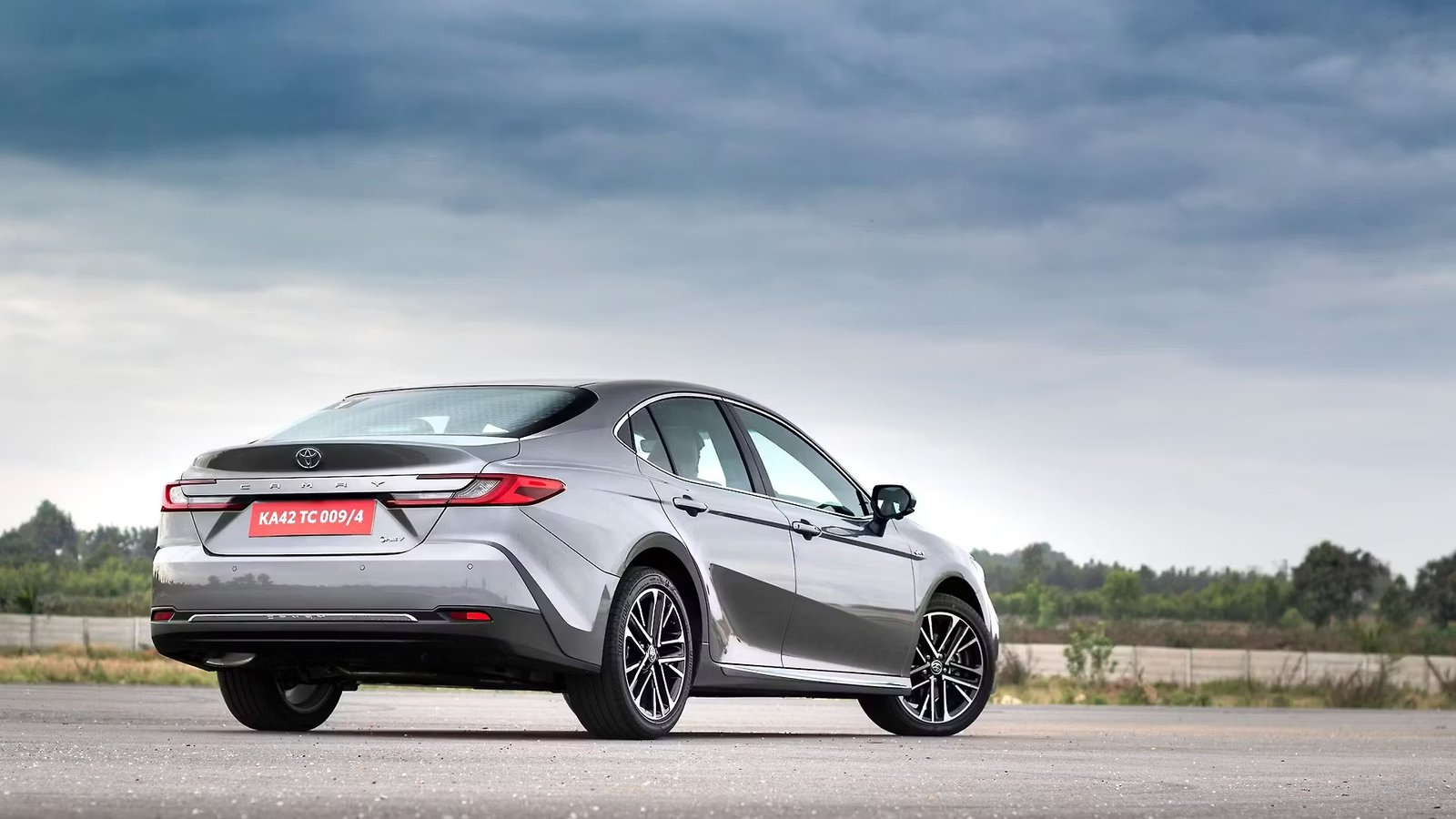 imgi_121_camry-exterior-right-rear-three-quarter