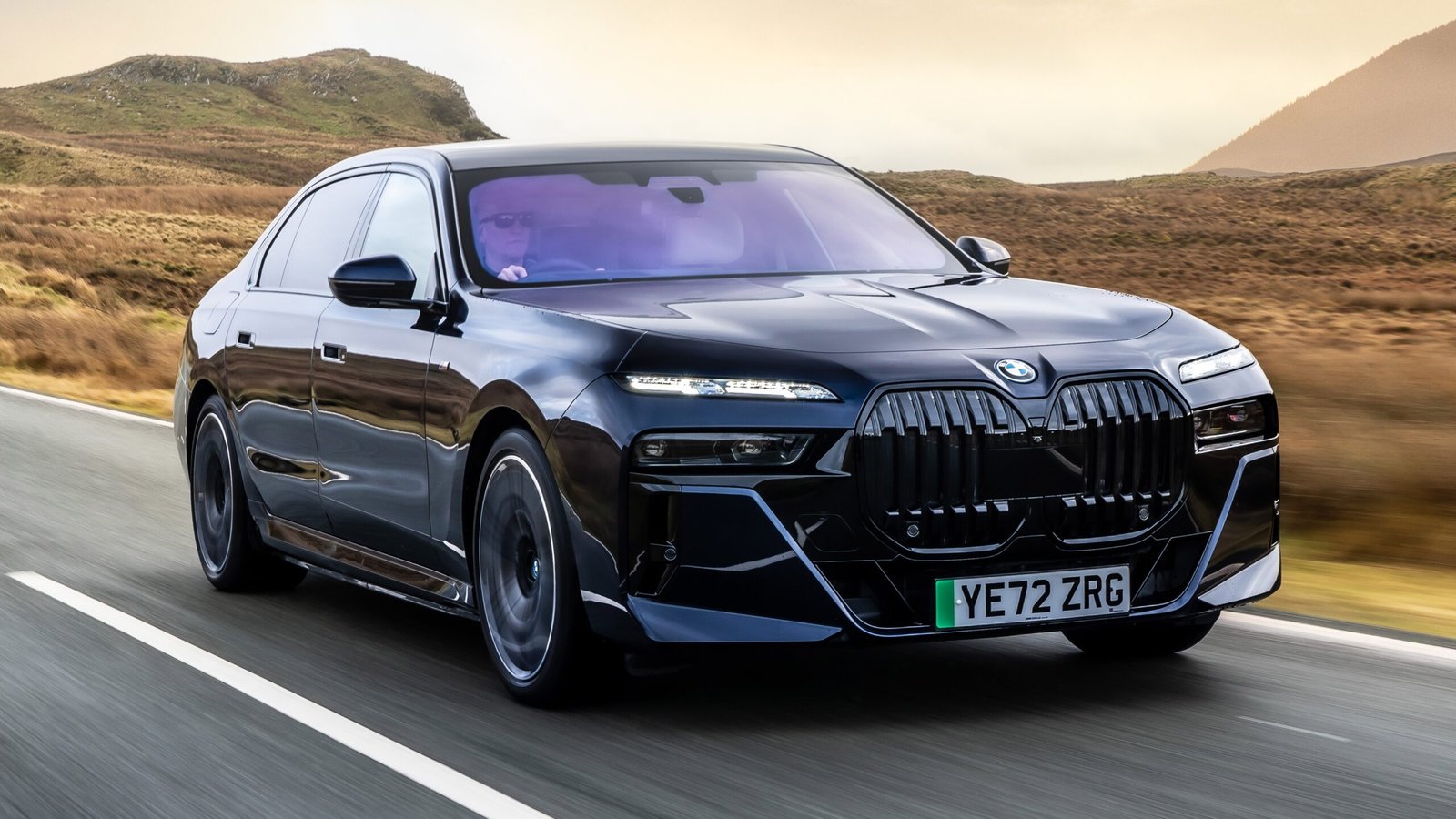 imgi_128_P90492179_highRes_bmw-i7-xdrive60-m-sp (1)