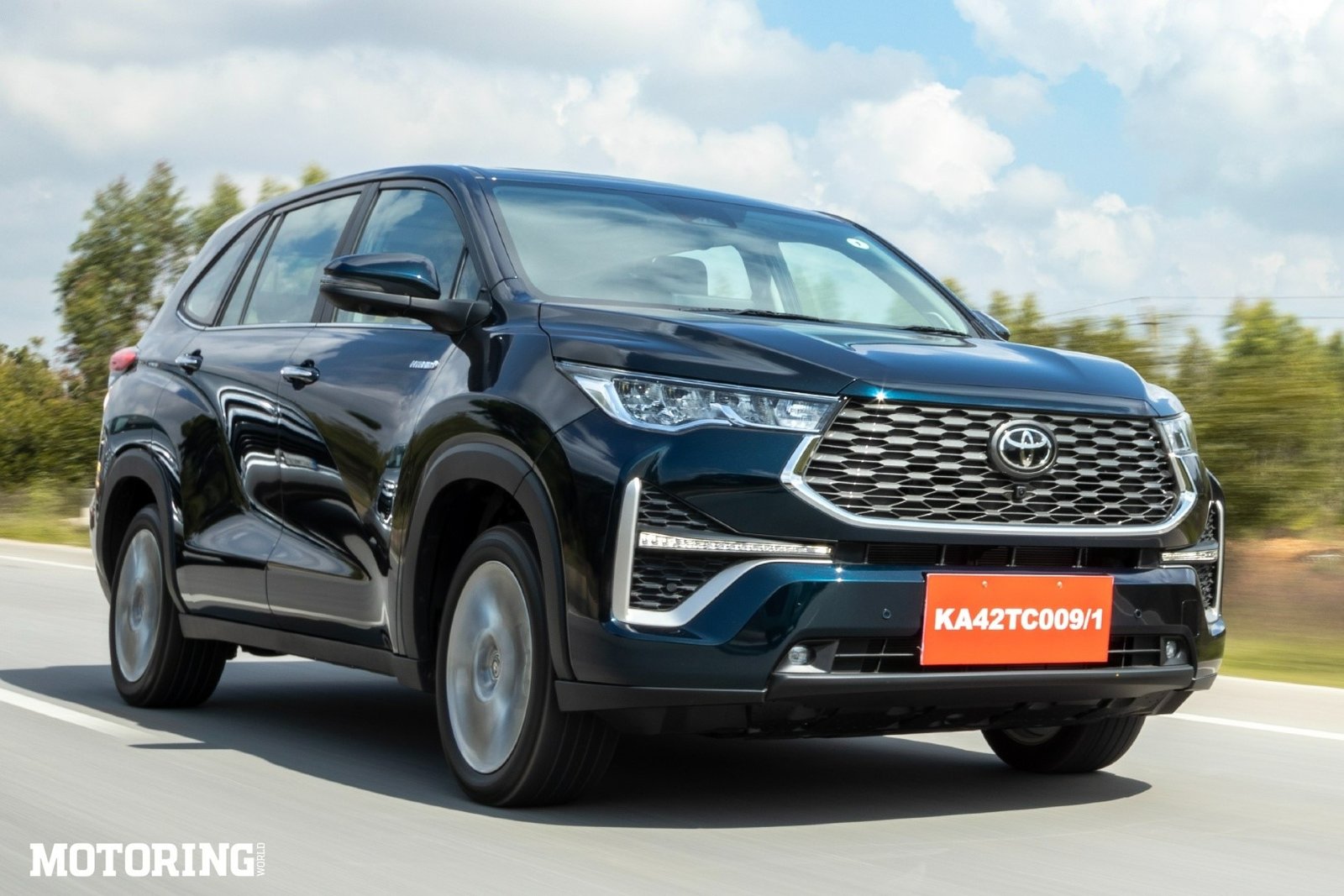imgi_128_Toyota-Innova-Hycross-web7