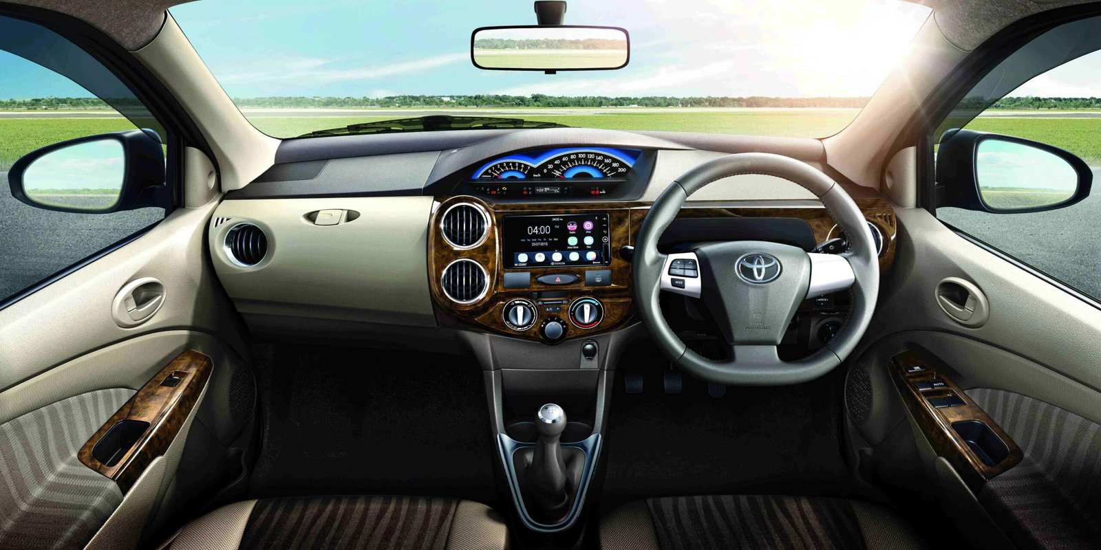 imgi_131_20150810115058_Etios_Front Dashboard Shot_V5