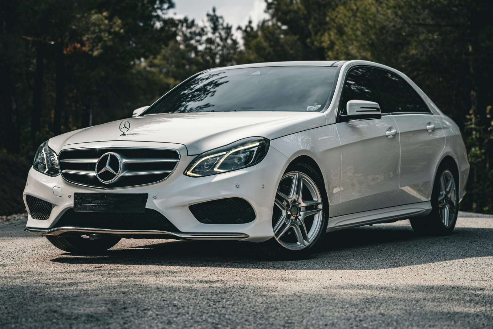 imgi_143_free-photo-of-white-mercedes-e-class