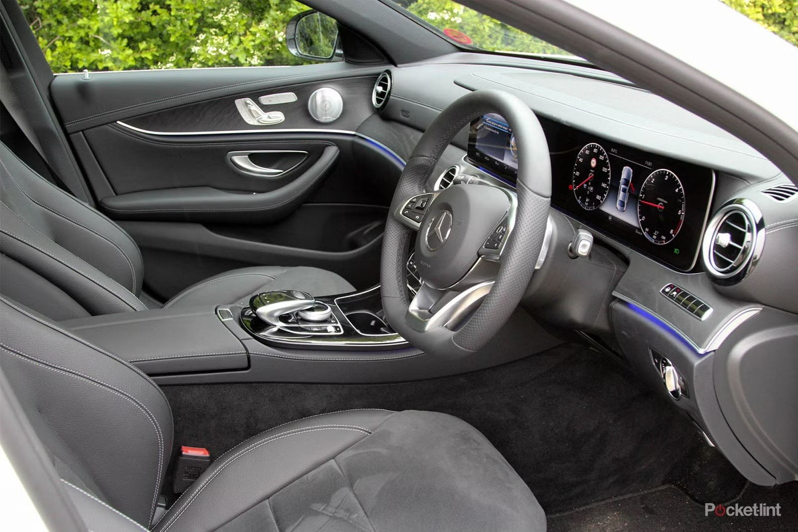 imgi_149_141675-cars-review-mercedes-benz-e-class-interior-image2-je4oc8kvho