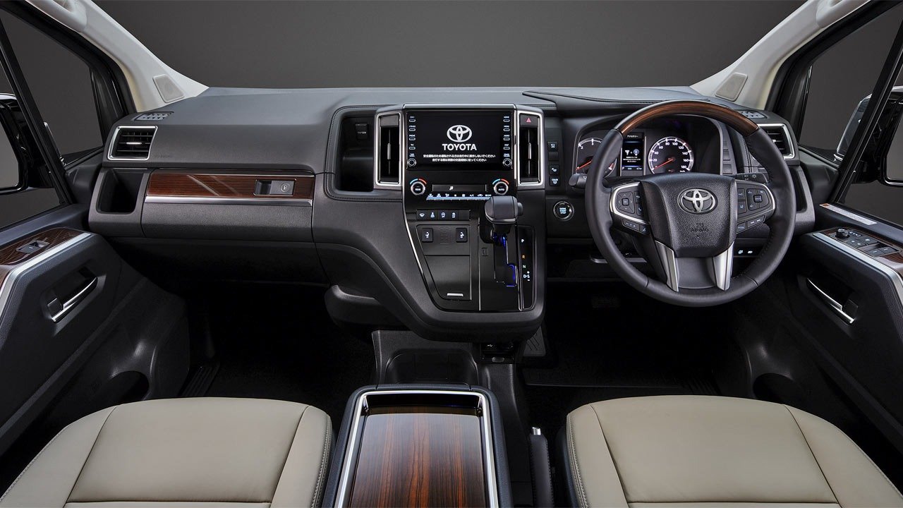 imgi_150_Toyota-Granace_Interior