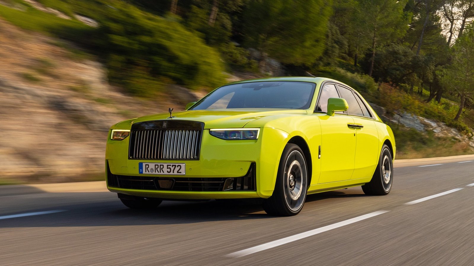 imgi_154_P90583693_highRes_rolls-royce-black-ba