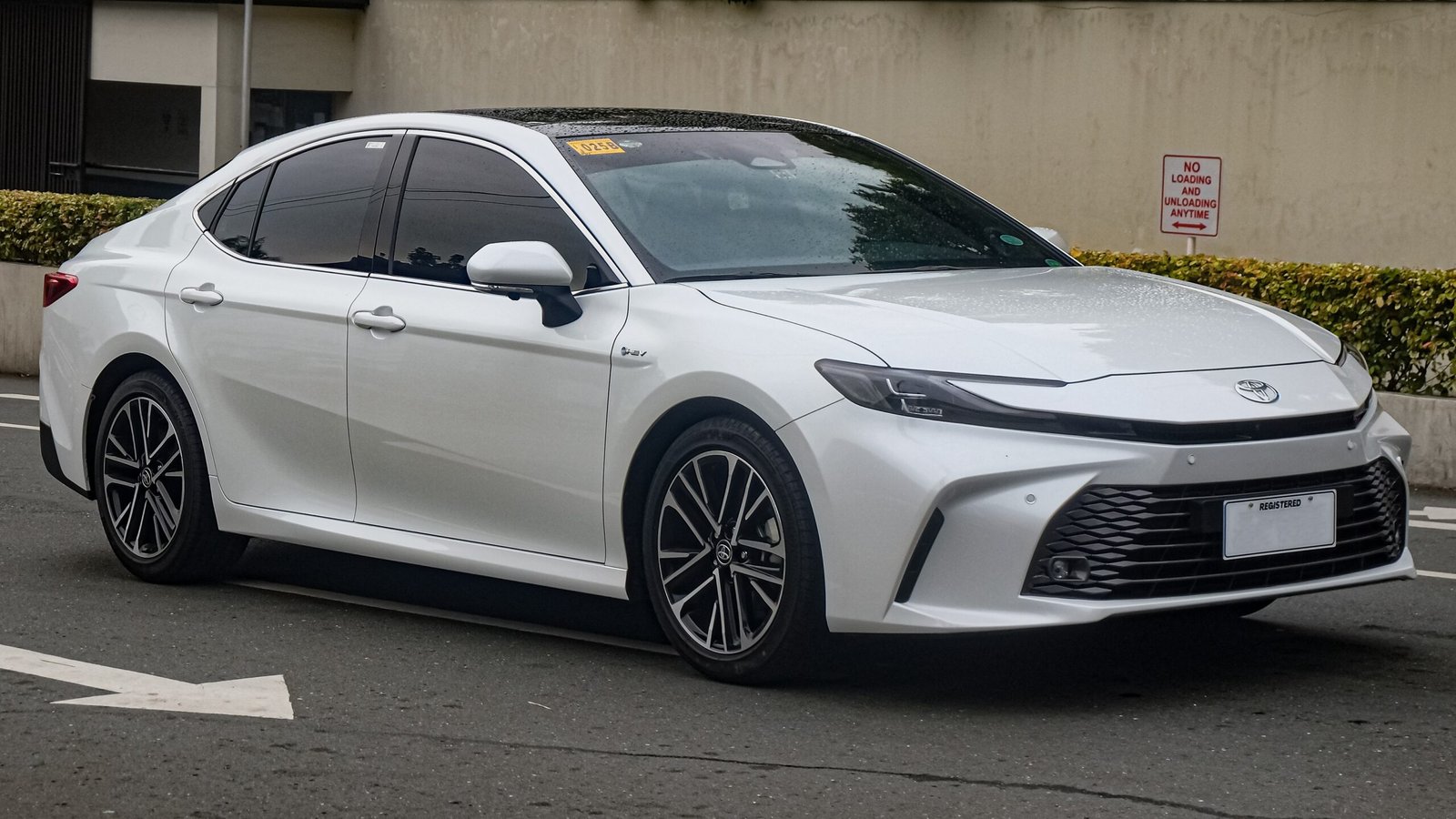 imgi_161_Toyota_Camry_AXVH80_2.5_HEV_Platinum_White_Pearl_Mica_05