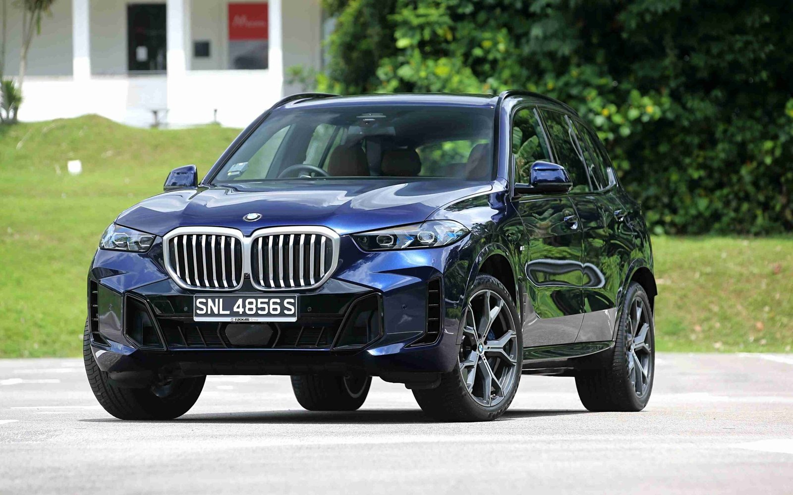 imgi_165_editorsimages1705739600333-mreview-bmw-x5-msport-x-marks-the-spot-featured (1)