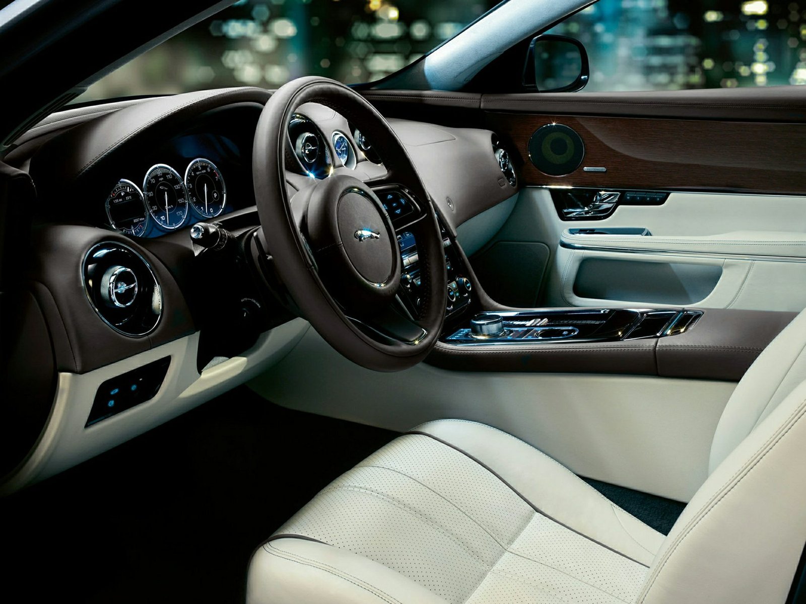 imgi_172_jaguar-xf-ii-2015-now-sedan-interior-2
