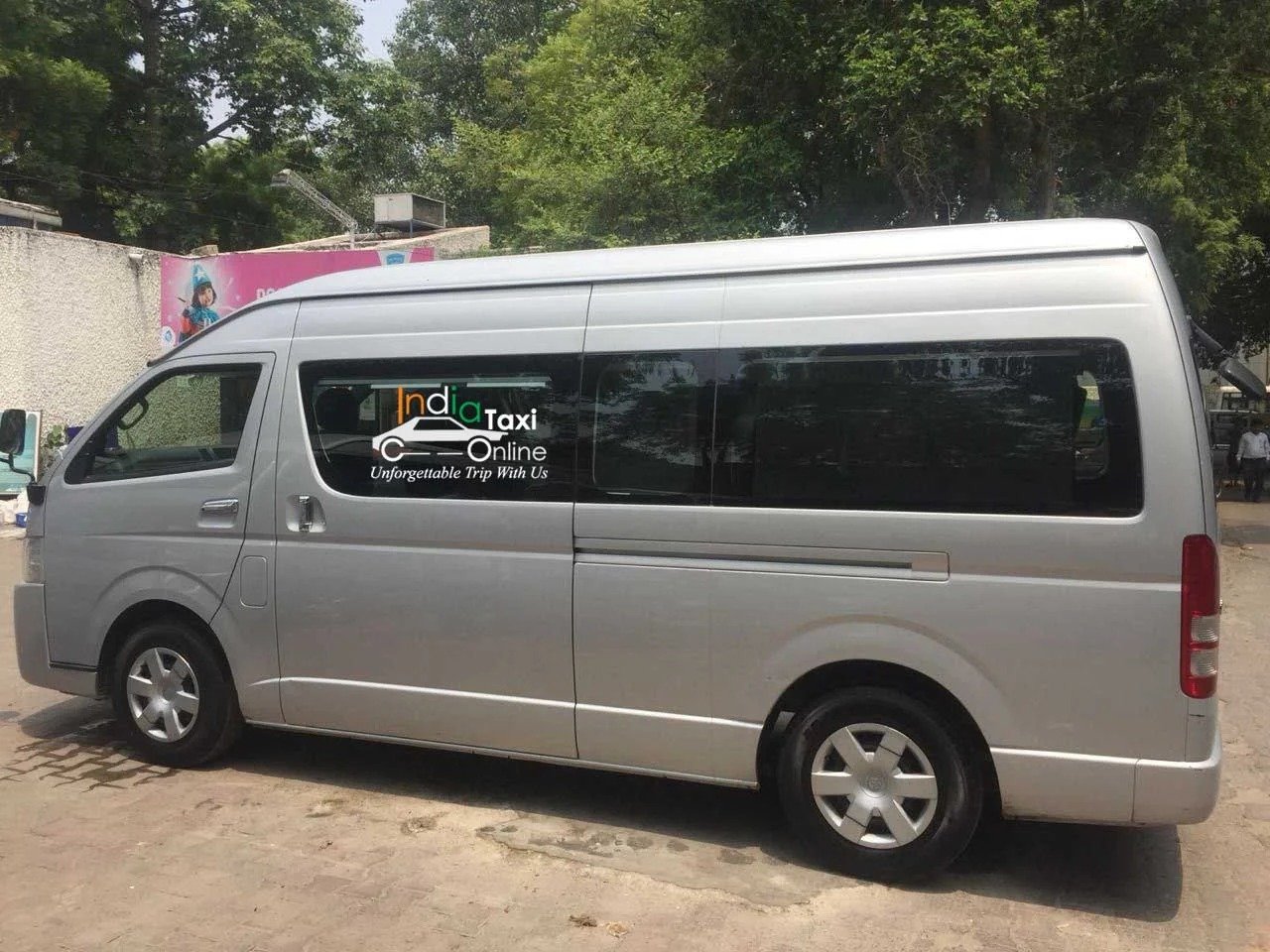 imgi_193_Toyota-Commuter-Hiace-Van-Rental-Delhi