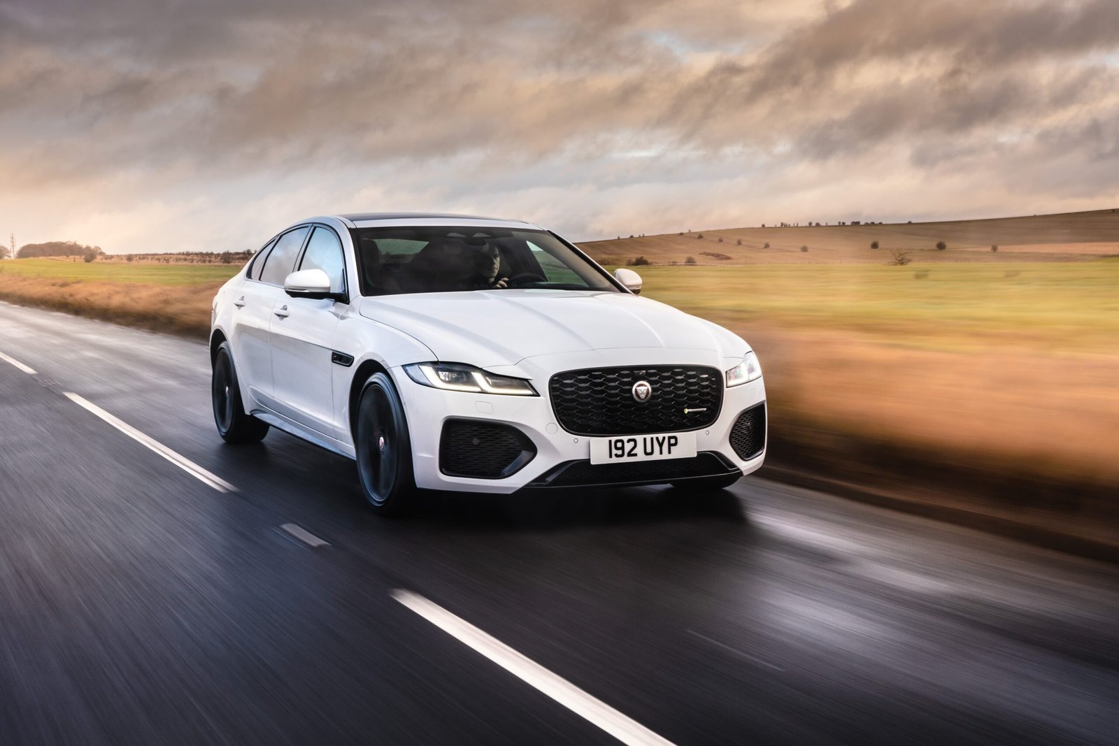 imgi_56_Jag_XF_21MY_Driving_270121_5421